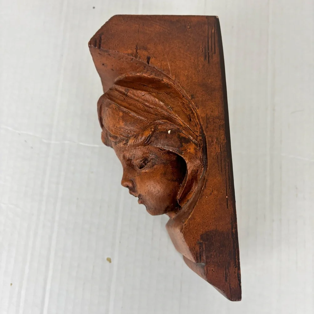 Vintage cherub face/child plaster wall sconce